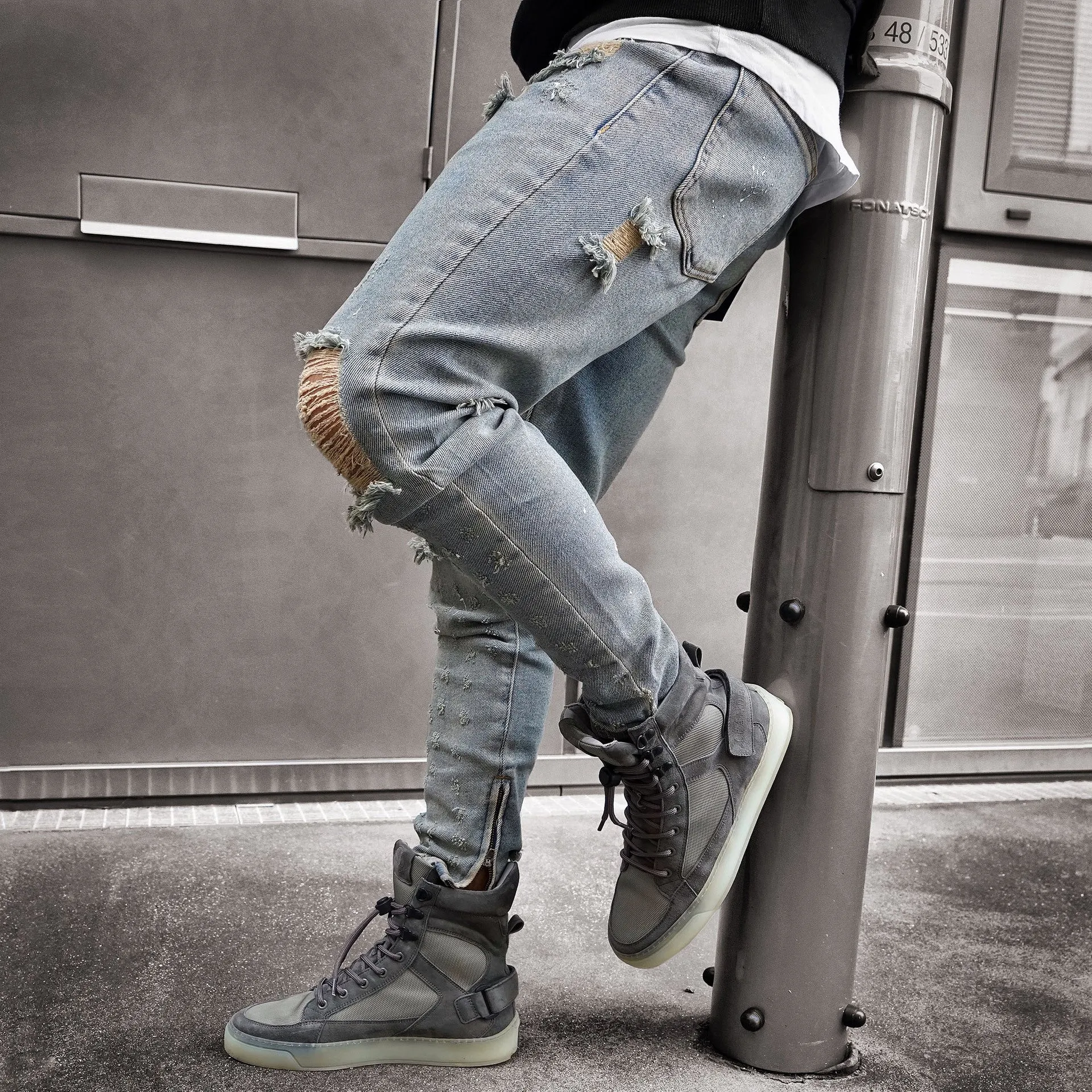 Nostalgic stretch shredded skinny jeans